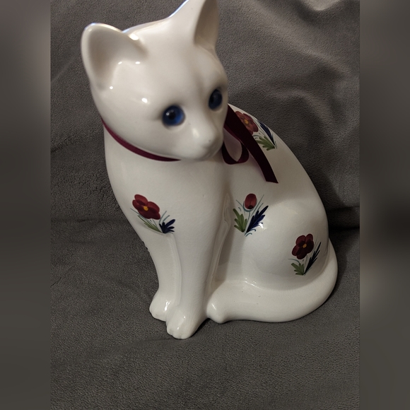 Elpa Alcobaca Portugal White Ceramic Painted Spring Flowers Blue Jewel Eyes Cat - Picture 2 of 8